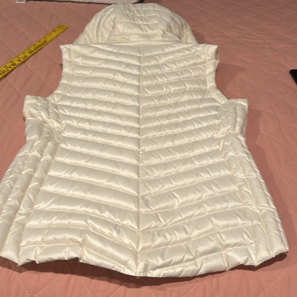 Gallery Size L  Down Vest Pearl White NWOT Full Zip Quilted Removable Hood - Picture 9 of 11